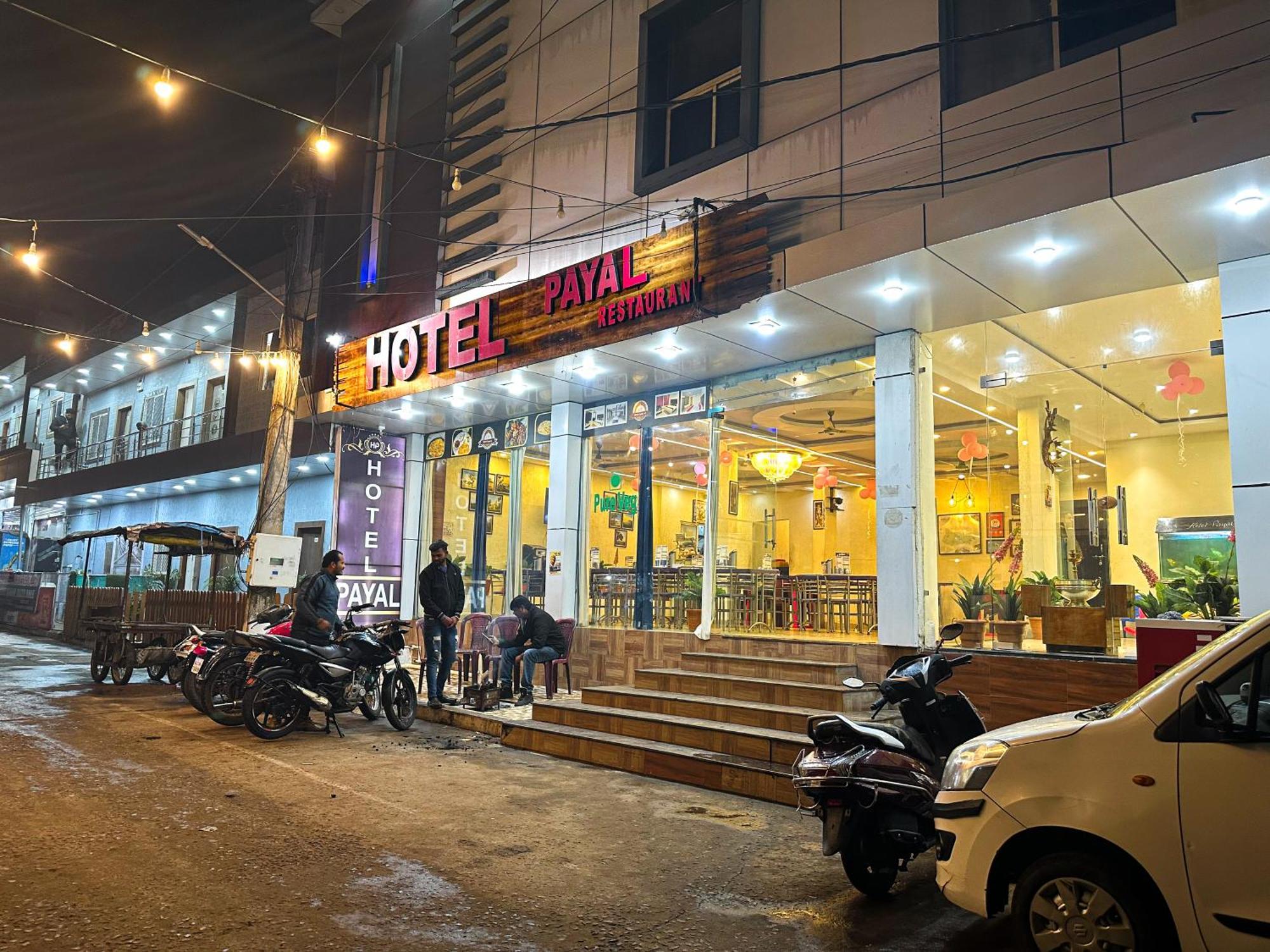 Hotel Payal & Restaurent Пачмарай Экстерьер фото