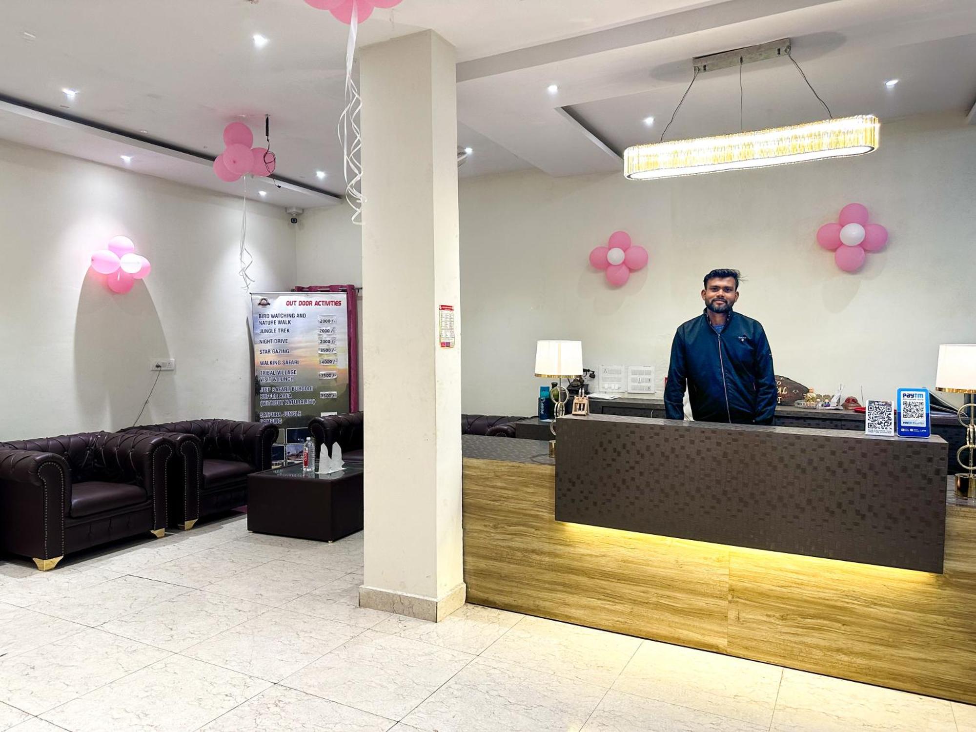 Hotel Payal & Restaurent Пачмарай Экстерьер фото