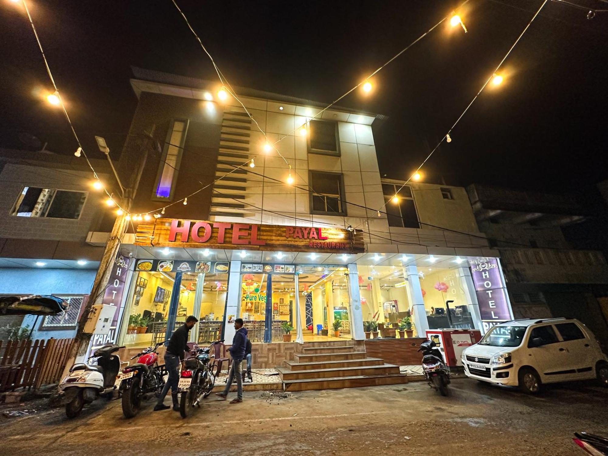 Hotel Payal & Restaurent Пачмарай Экстерьер фото