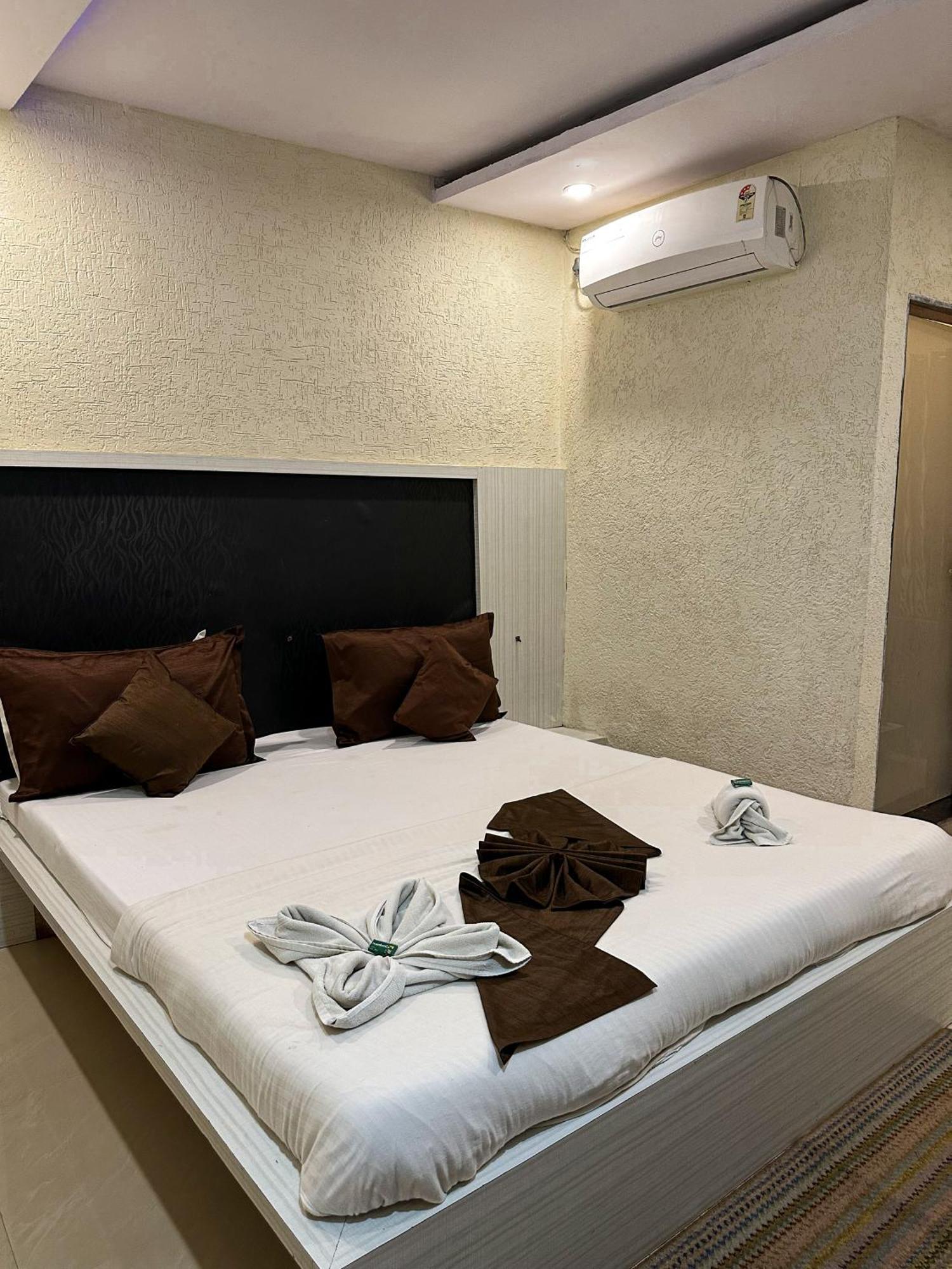 Hotel Payal & Restaurent Пачмарай Экстерьер фото