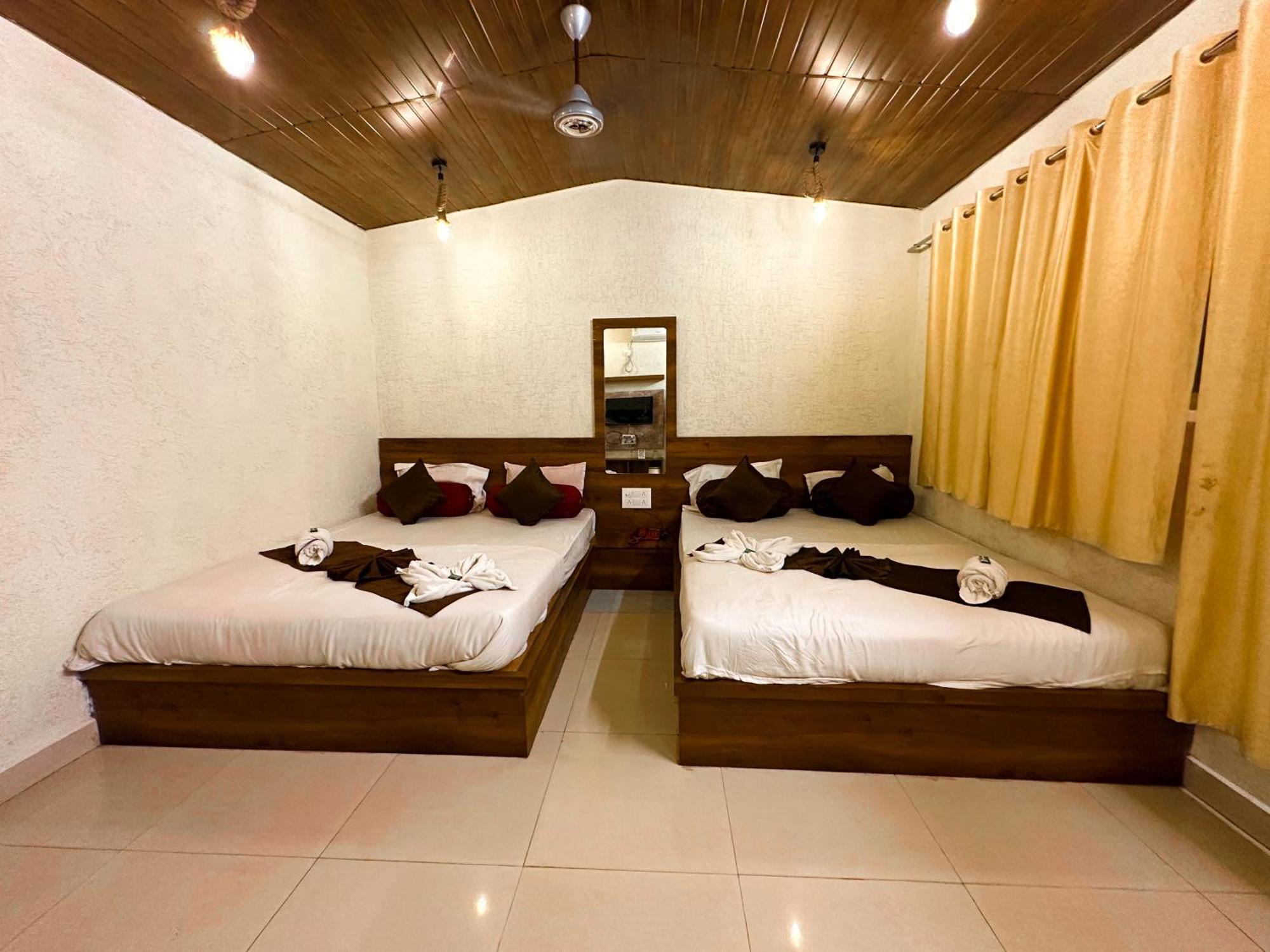 Hotel Payal & Restaurent Пачмарай Экстерьер фото