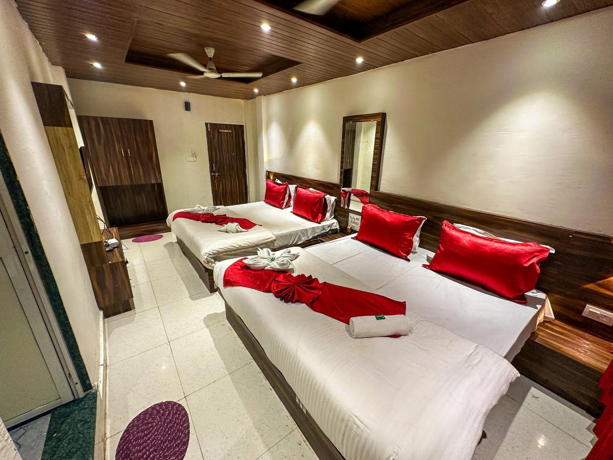 Hotel Payal & Restaurent Пачмарай Экстерьер фото