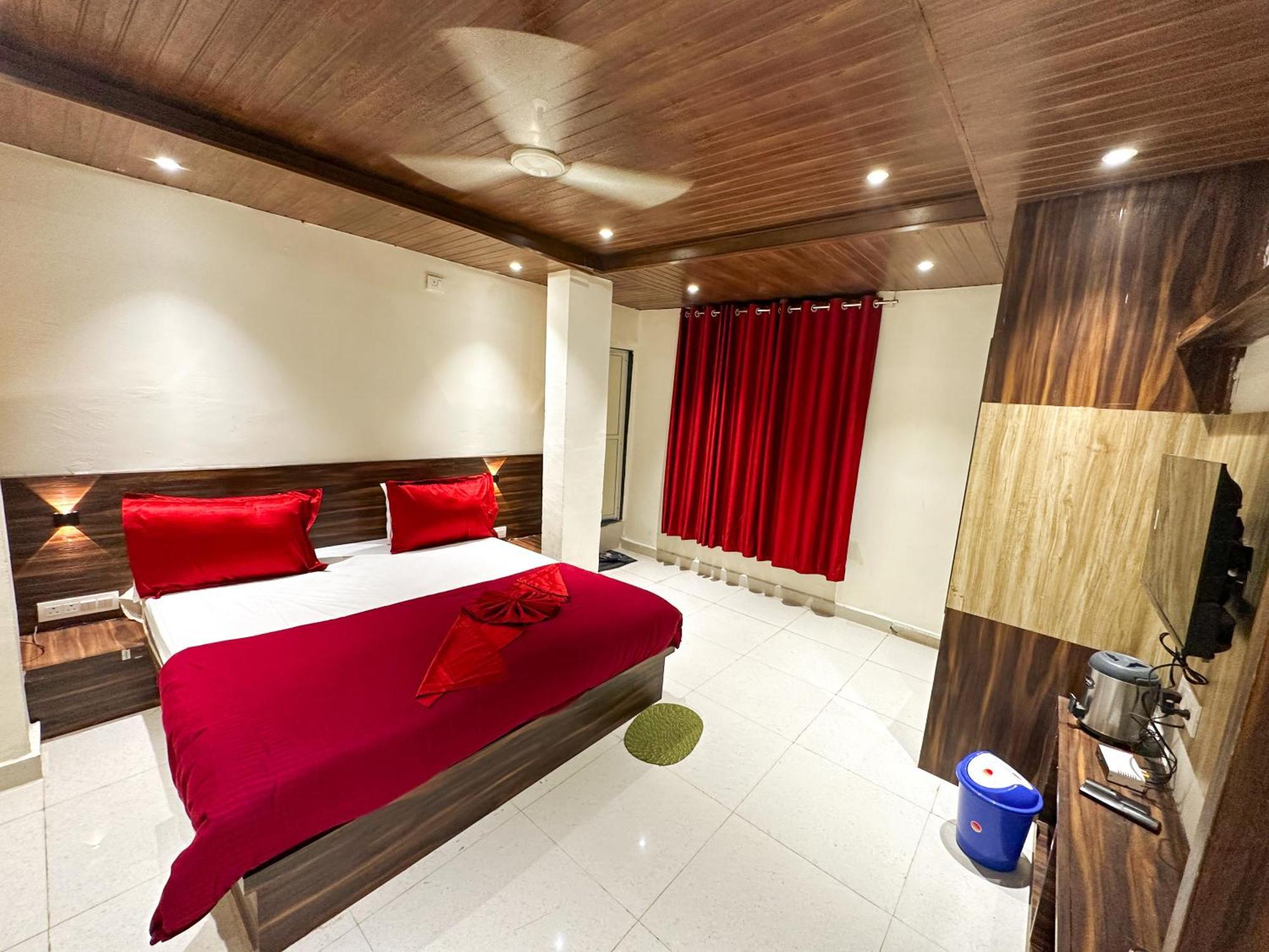 Hotel Payal & Restaurent Пачмарай Экстерьер фото